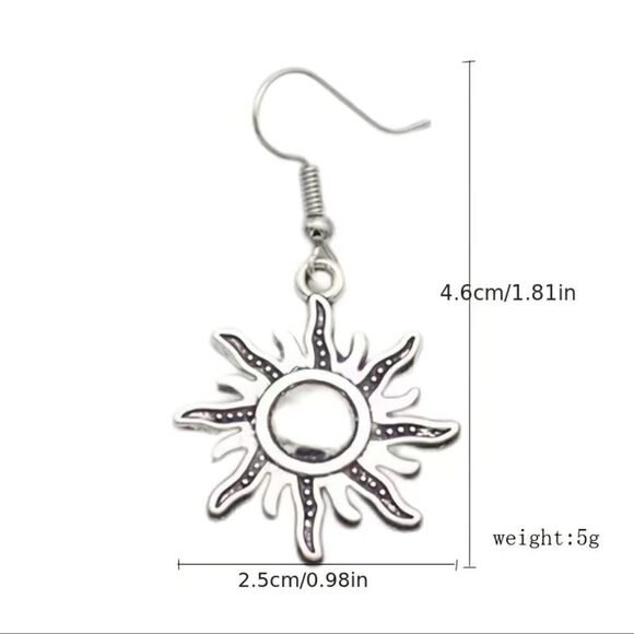 Retro Silver Tone Moon and Sun Earrings NWT - Picture 2 of 3